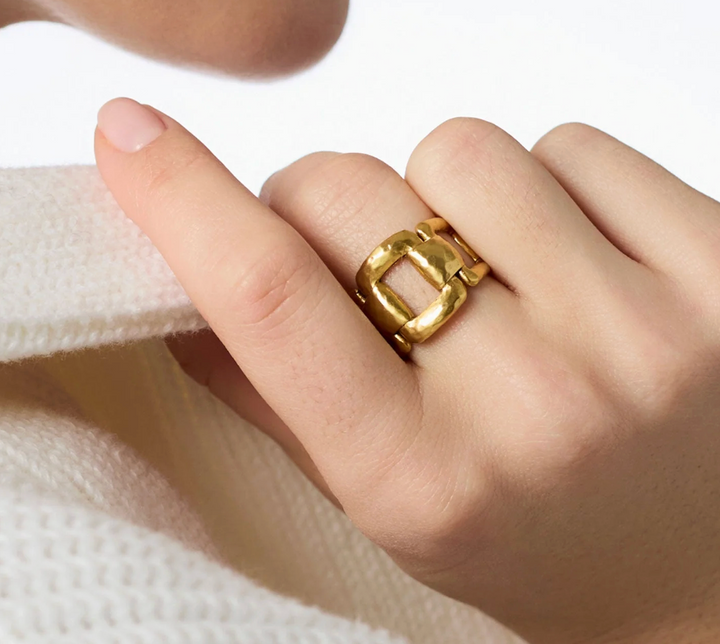 Julie Vos Sahara Ring, on-model close-up worn on finger, showing scale and open link construction.