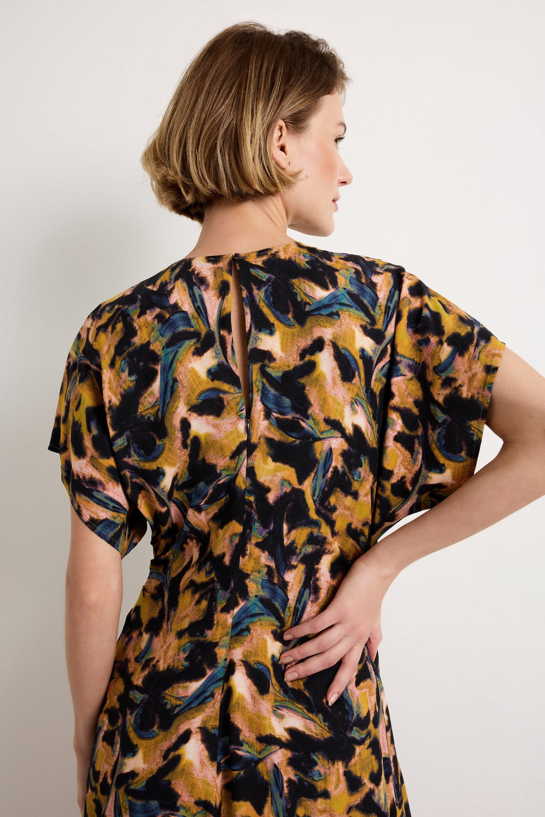 Marie Oliver Kamari Dress, Mellow print, back close-up detail of keyhole closure and button neck fastening.