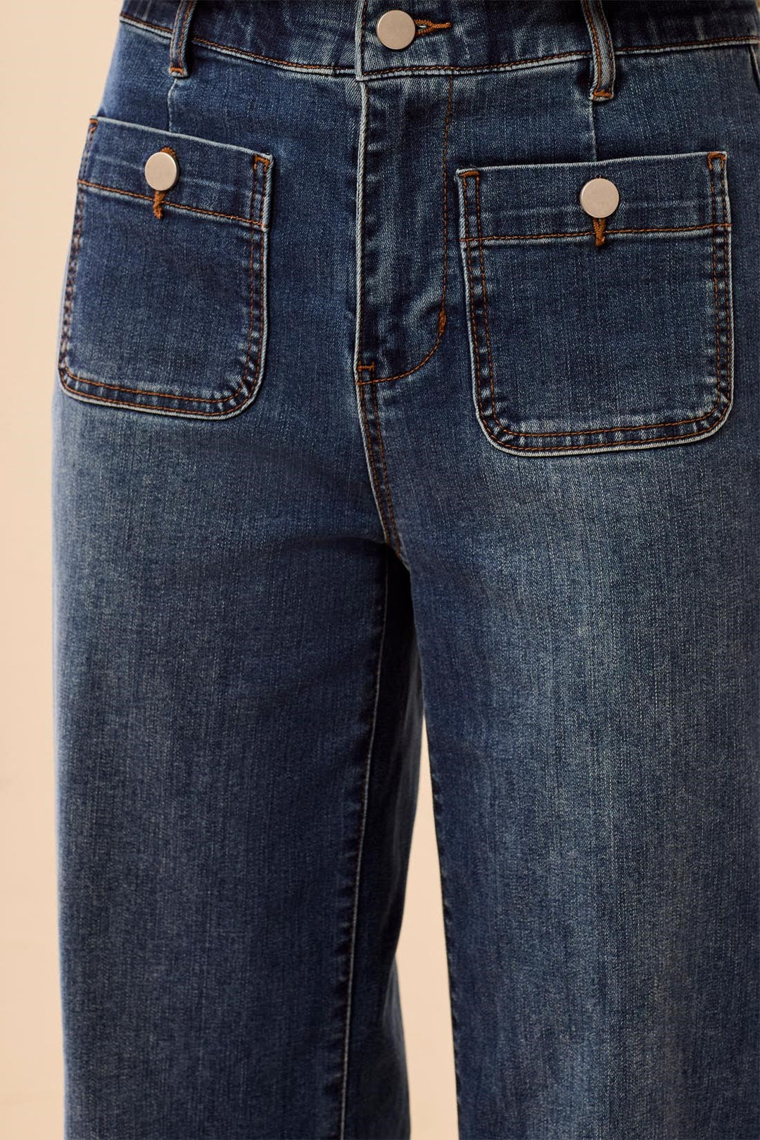 Extreme close-up of the jeans&