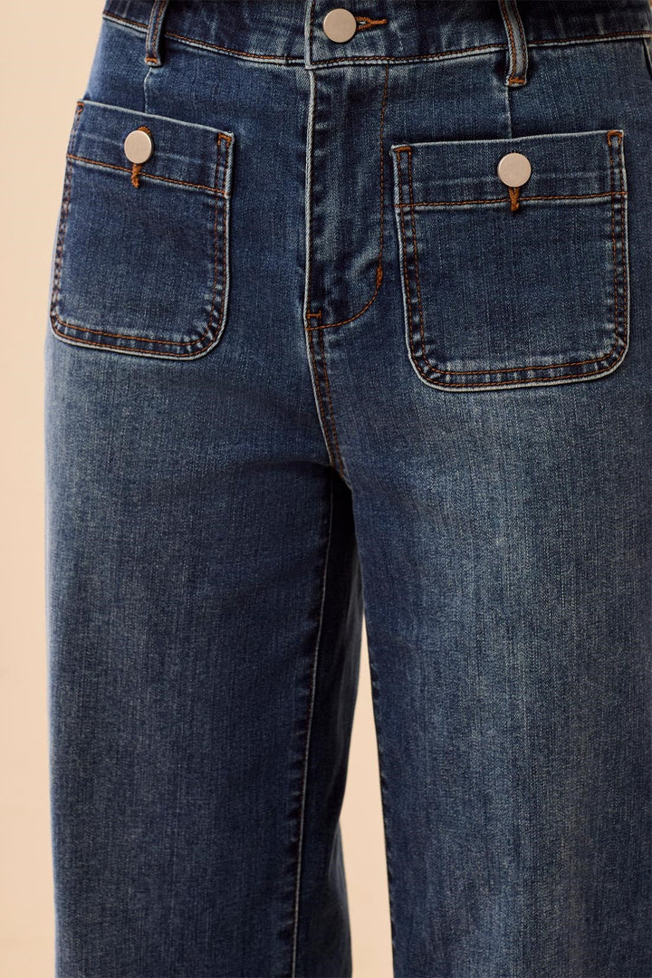 Extreme close-up of the jeans&